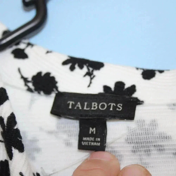 Talbot's Medium Women's Sleeveless Top with Button Up Back Neckline NWOT - Picture 7 of 13